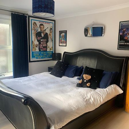 Southsea Royale Studio, James Bond, Parking, Seafront Portsmouth Bagian luar foto