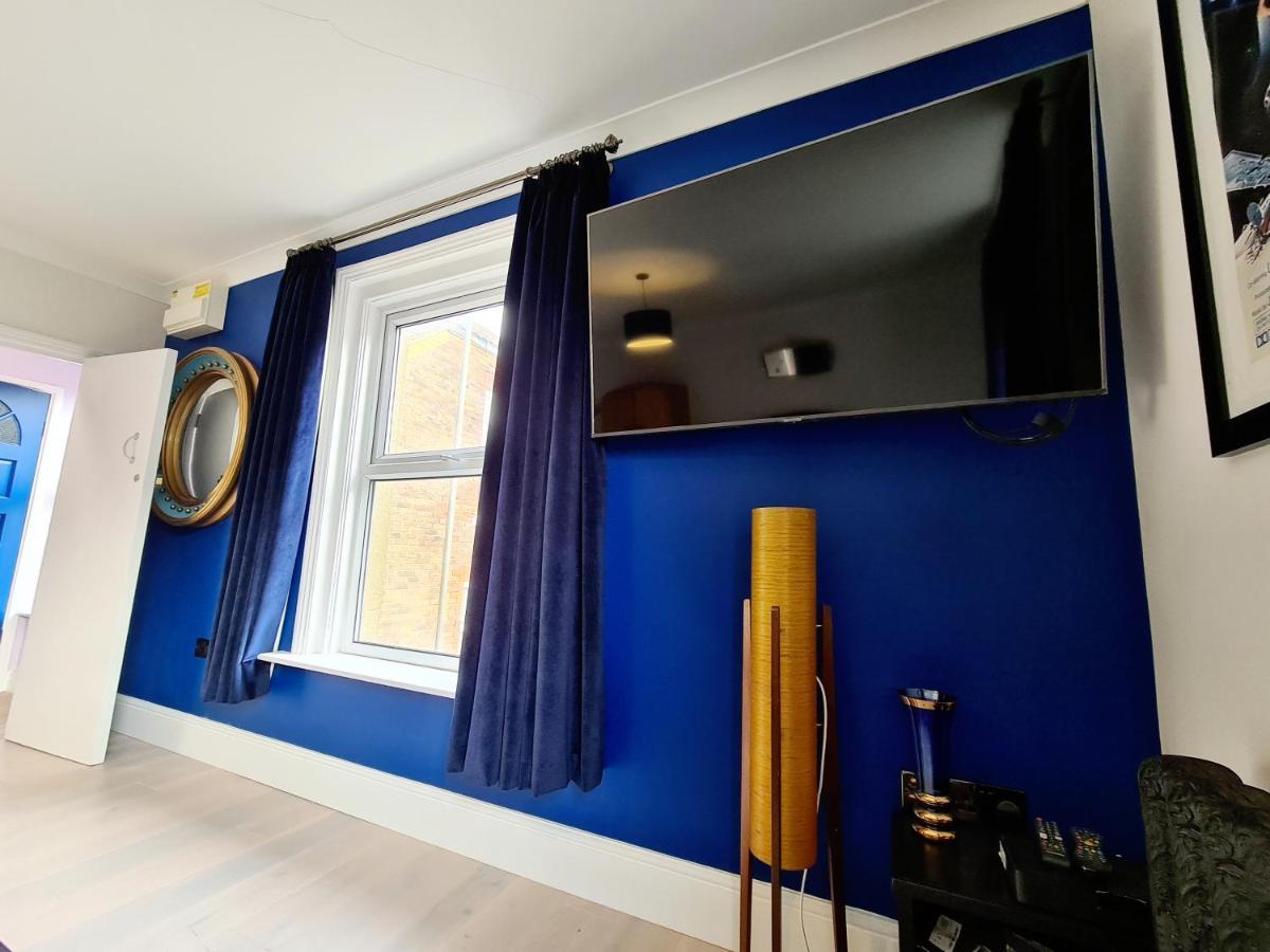 Southsea Royale Studio, James Bond, Parking, Seafront Portsmouth Bagian luar foto