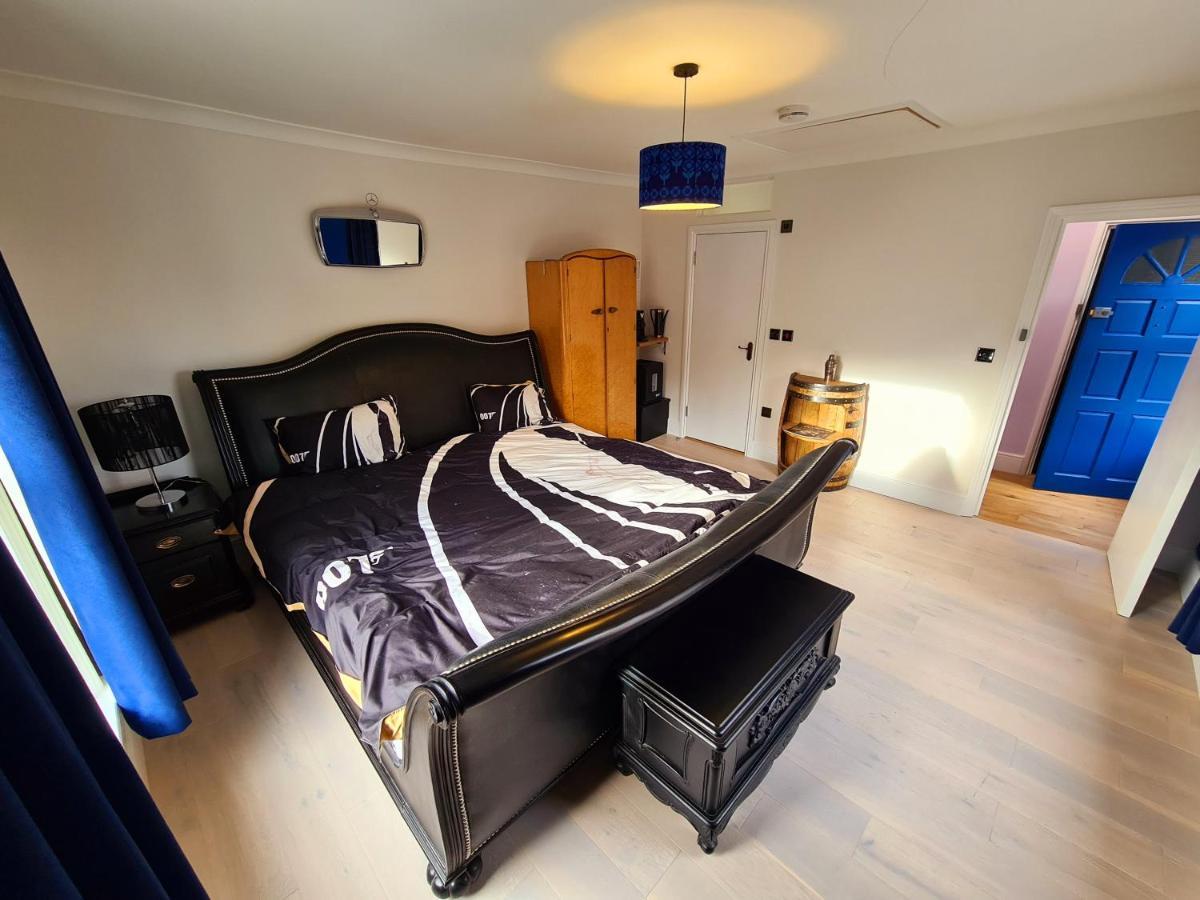 Southsea Royale Studio, James Bond, Parking, Seafront Portsmouth Bagian luar foto