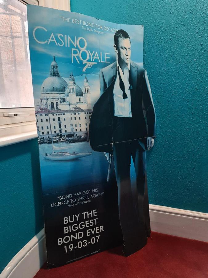 Southsea Royale Studio, James Bond, Parking, Seafront Portsmouth Bagian luar foto