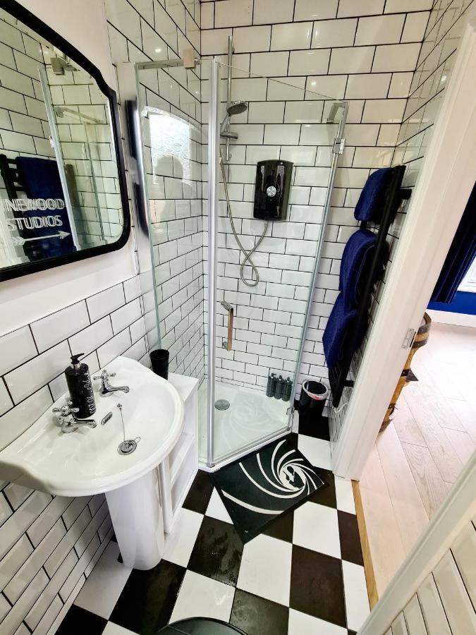 Southsea Royale Studio, James Bond, Parking, Seafront Portsmouth Bagian luar foto