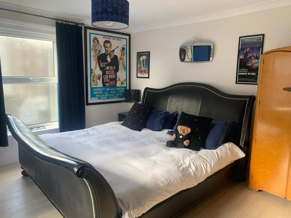 Southsea Royale Studio, James Bond, Parking, Seafront Portsmouth Bagian luar foto