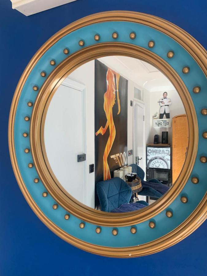 Southsea Royale Studio, James Bond, Parking, Seafront Portsmouth Bagian luar foto